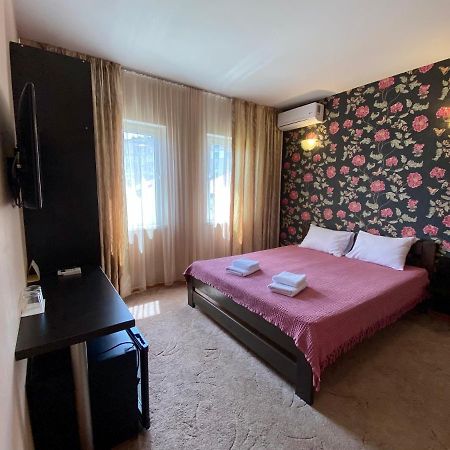 Hôtel Gosti à Odessa Extérieur photo