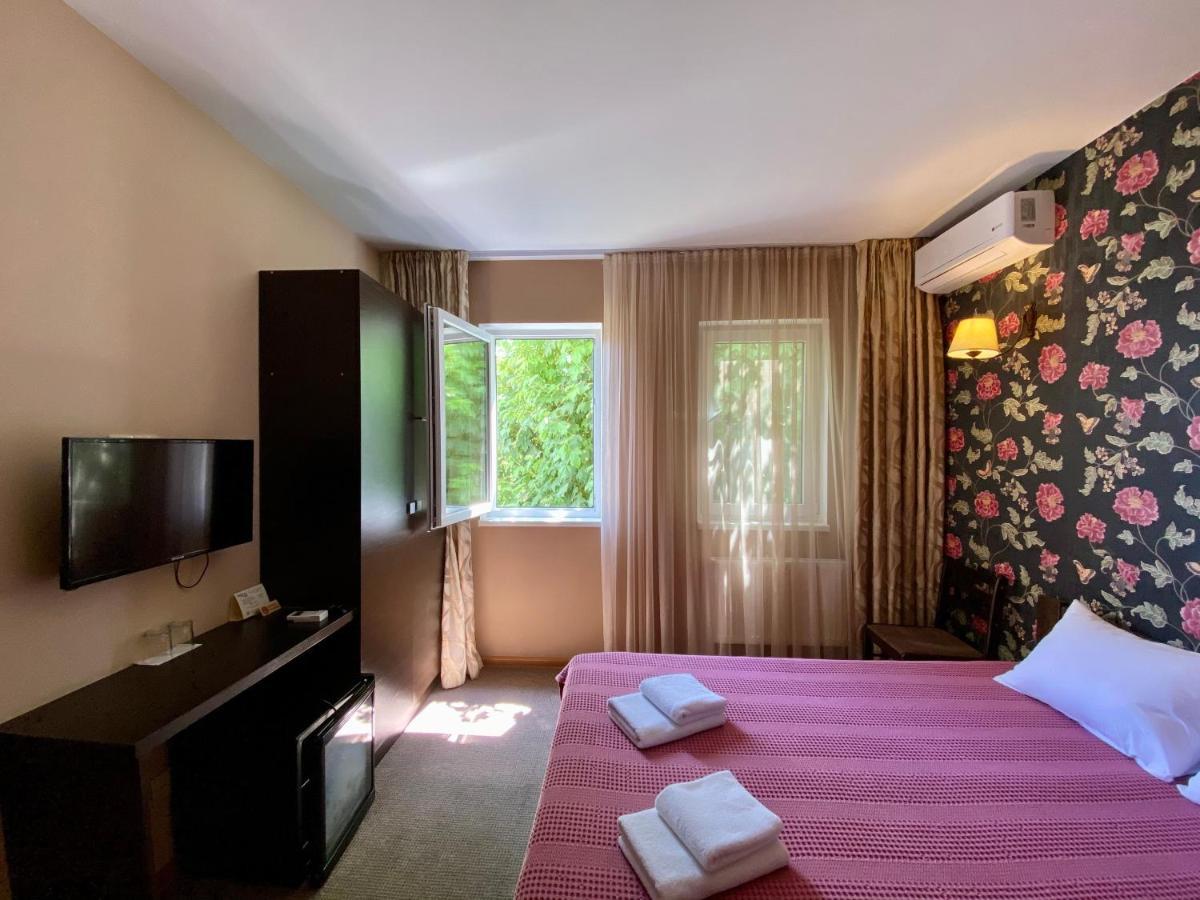 Hôtel Gosti à Odessa Extérieur photo