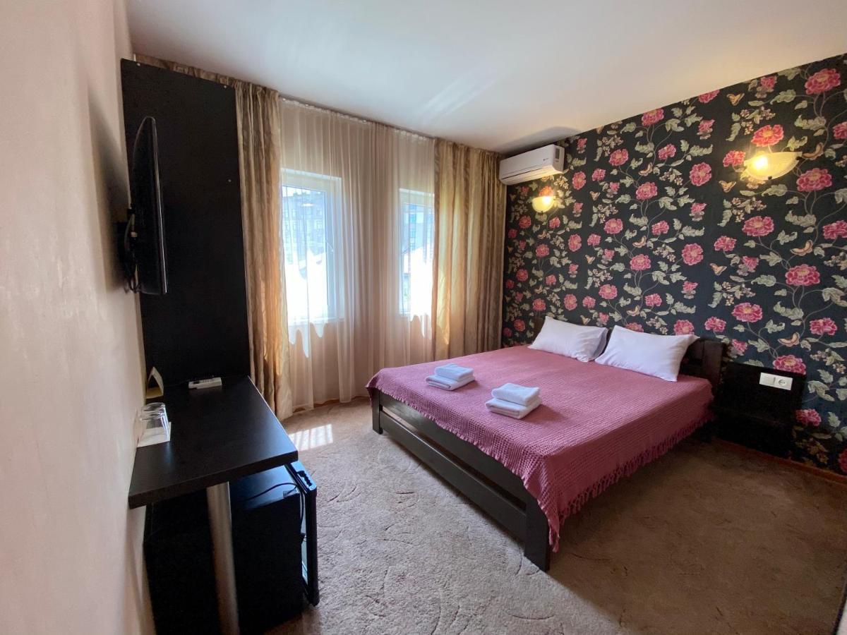 Hôtel Gosti à Odessa Extérieur photo
